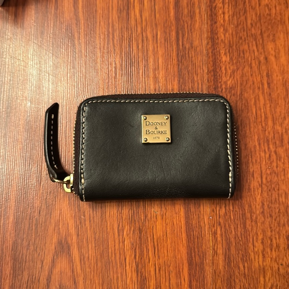 Dooney and Bourke change pouch card holder